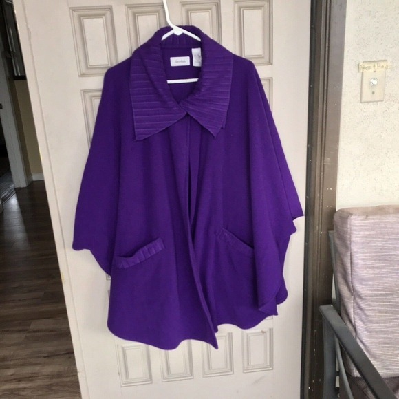 LeModa Poncho Cape Purple Collared Knee Length Open Front Pre-Owned - Picture 8 of 12